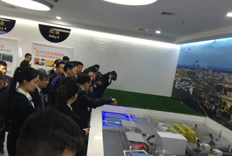 1514357975512896.jpg 助力中國鑄造協會《韓城市高端鑄造產業園展示全息廣告機